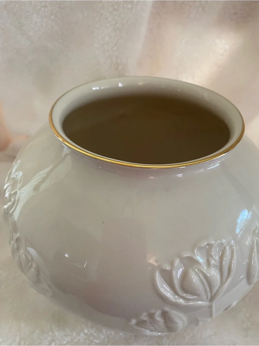 Gorgeous Lenox Cream Tulip Embossed Ceramic Vase with Gold Trim